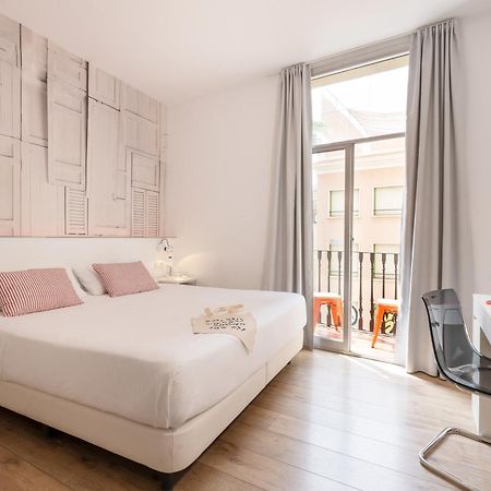 Chic & Basic Tallers Hostal Barcelona Exterior photo