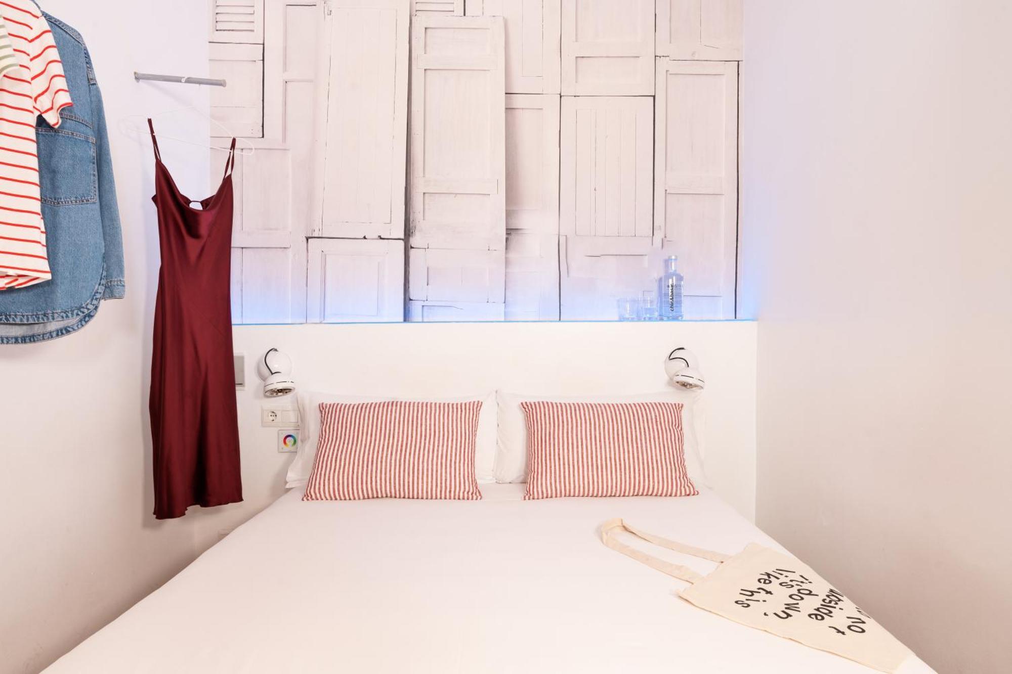 Chic & Basic Tallers Hostal Barcelona Exterior photo