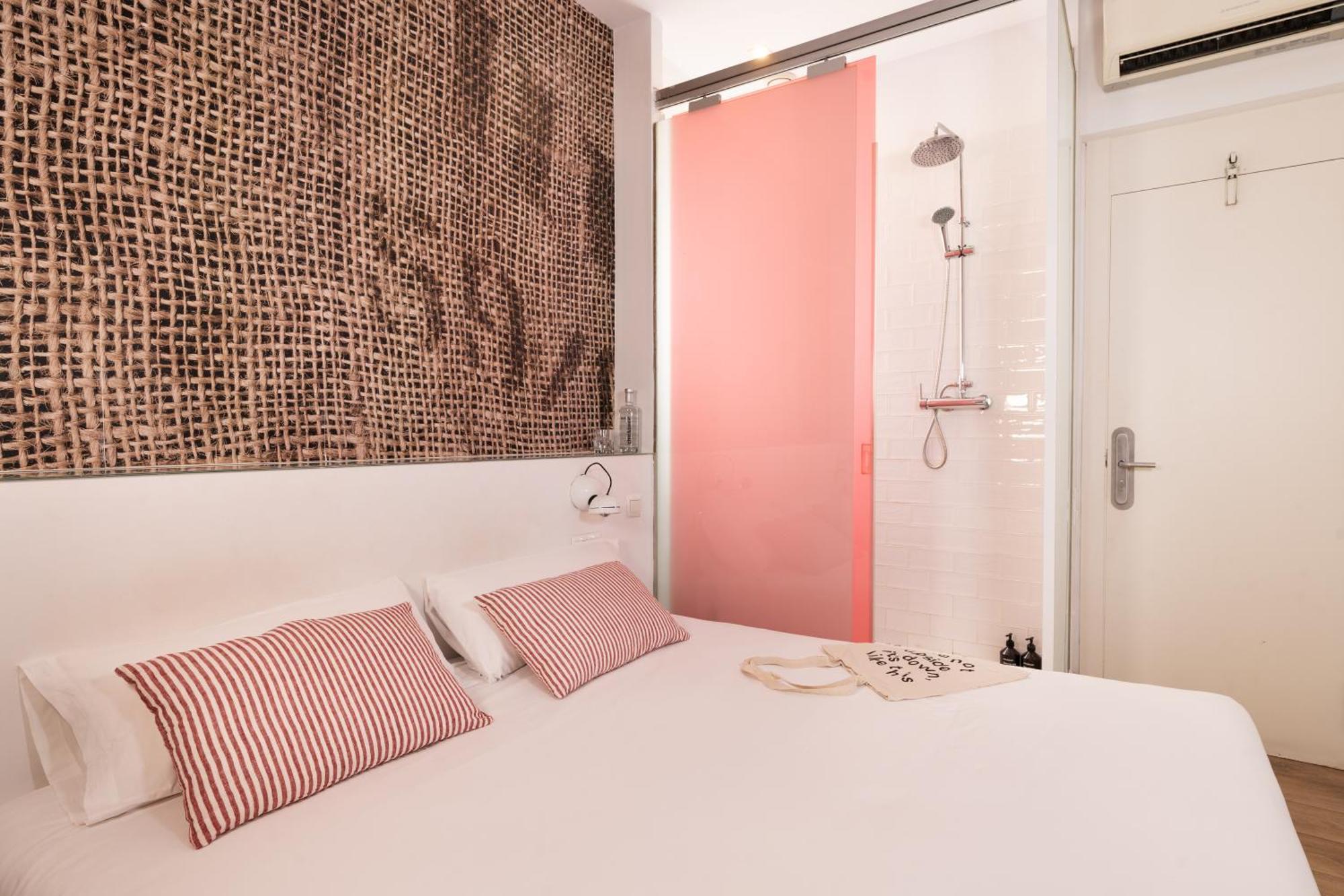 Chic & Basic Tallers Hostal Barcelona Exterior photo