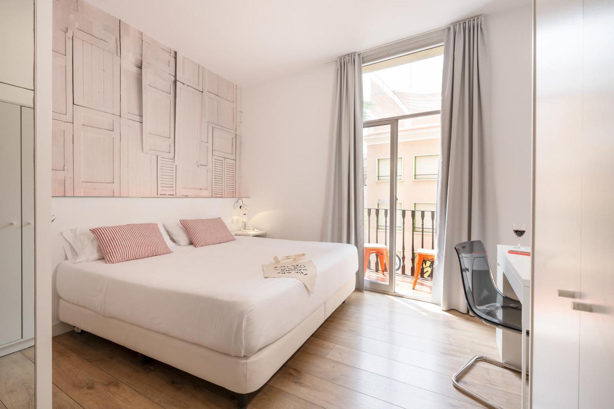 Chic & Basic Tallers Hostal Barcelona Exterior photo