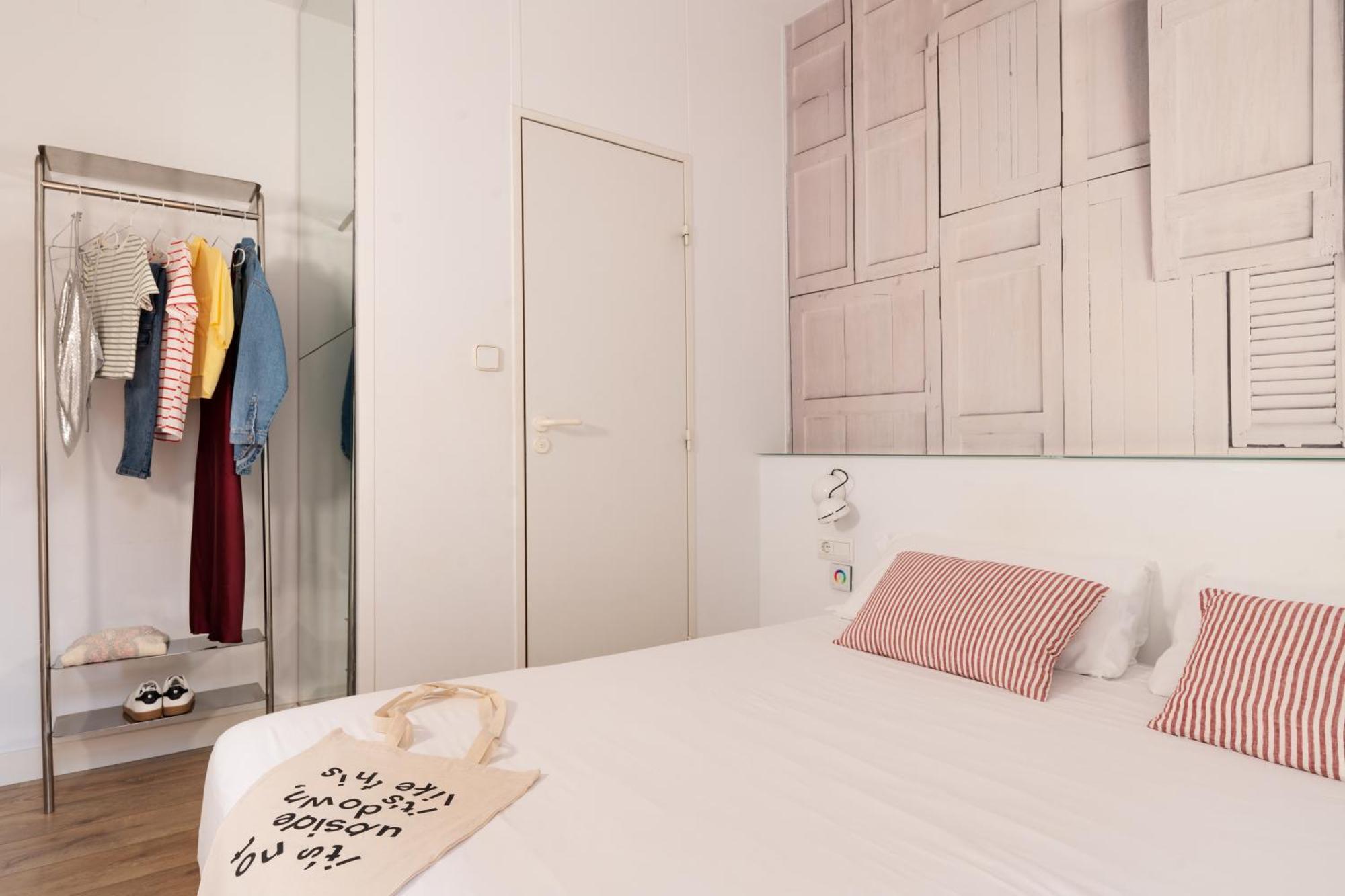 Chic & Basic Tallers Hostal Barcelona Exterior photo
