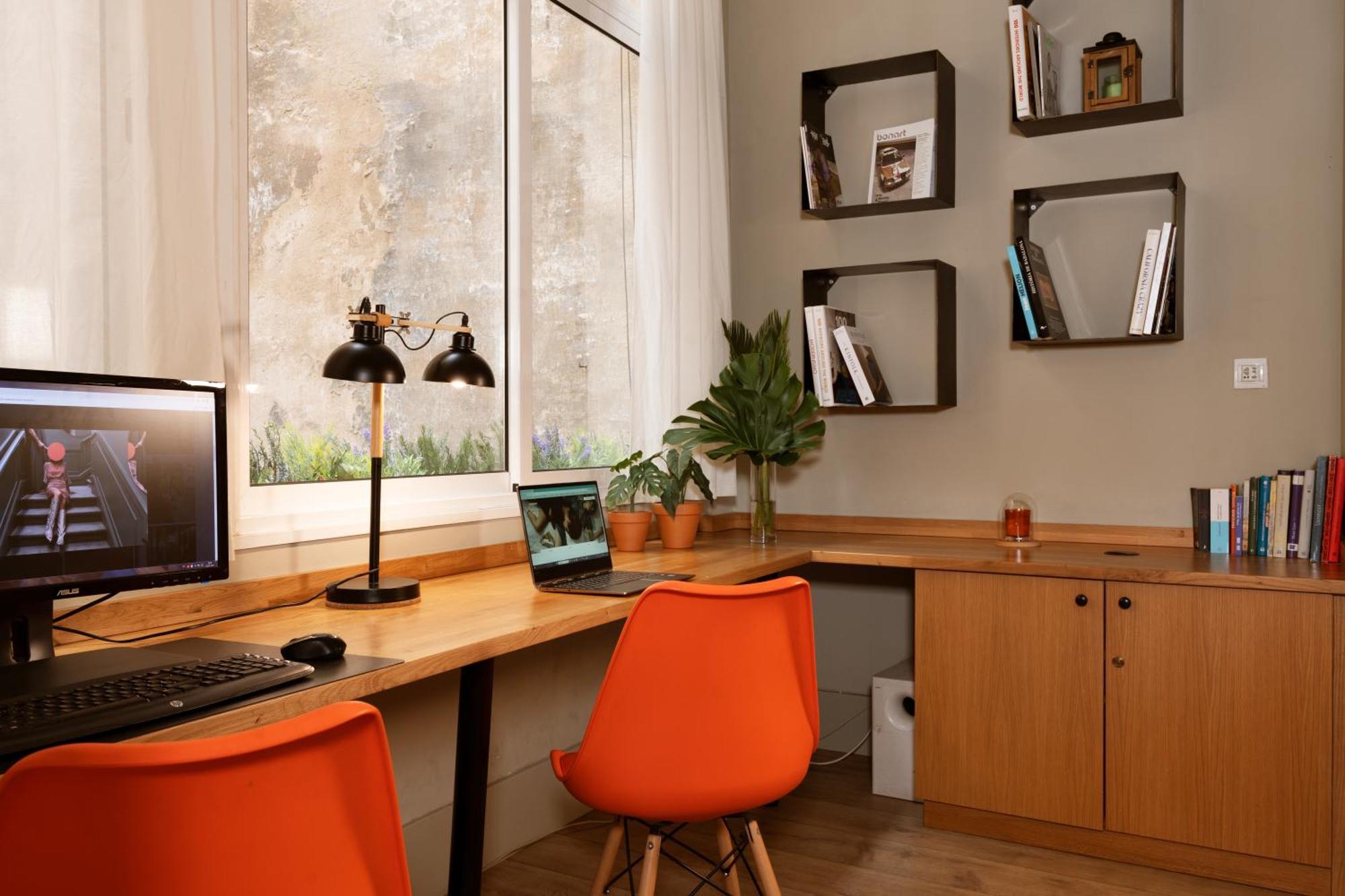 Chic & Basic Tallers Hostal Barcelona Exterior photo