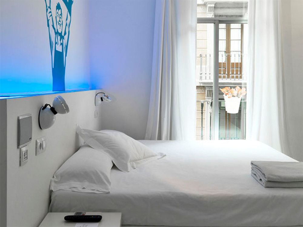 Chic & Basic Tallers Hostal Barcelona Exterior photo
