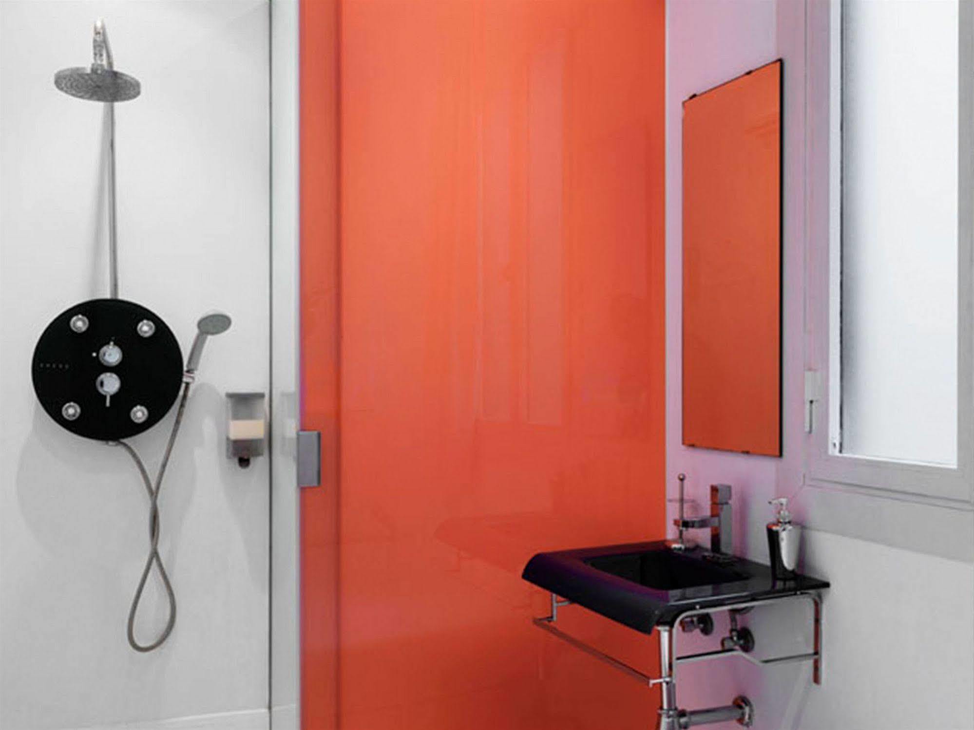 Chic & Basic Tallers Hostal Barcelona Exterior photo