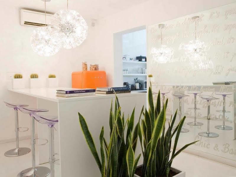Chic & Basic Tallers Hostal Barcelona Exterior photo